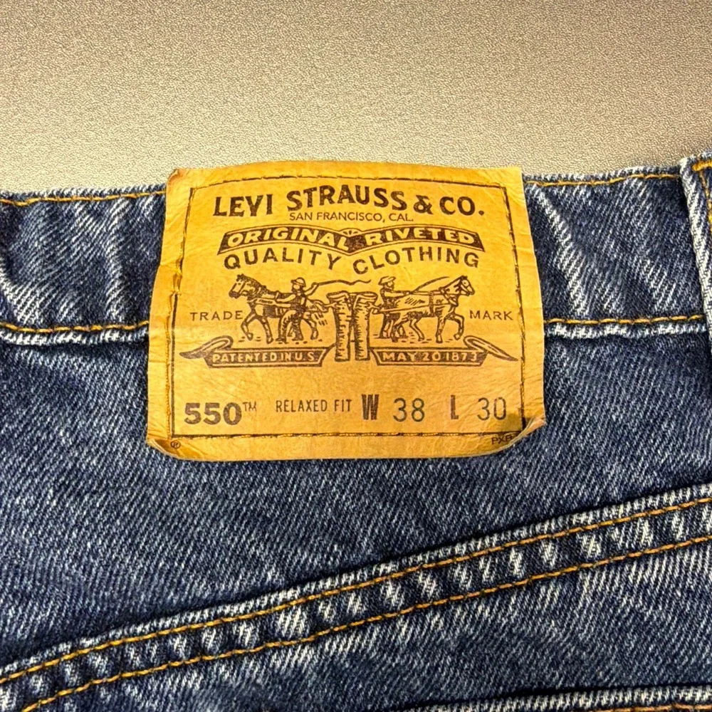 Levi's‎ 550 Relaxed Fit Cutoff Denim Shorts Men's 38 Blue Frayed Hem USA Vintage
